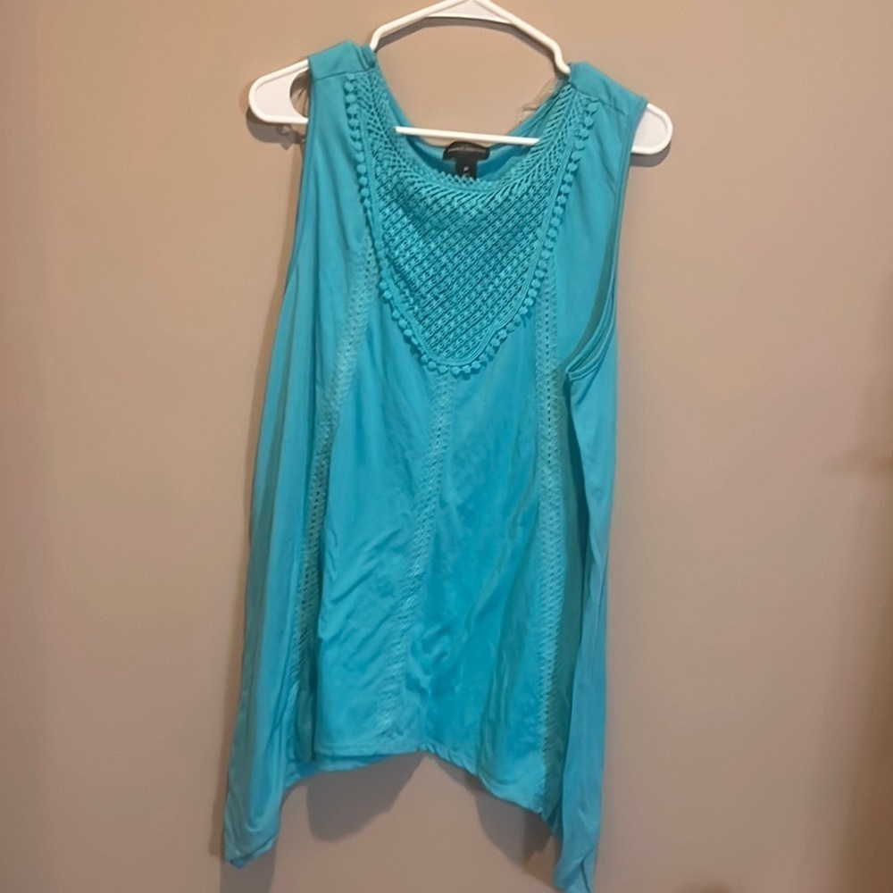 Karen Brooks Top! Adorable